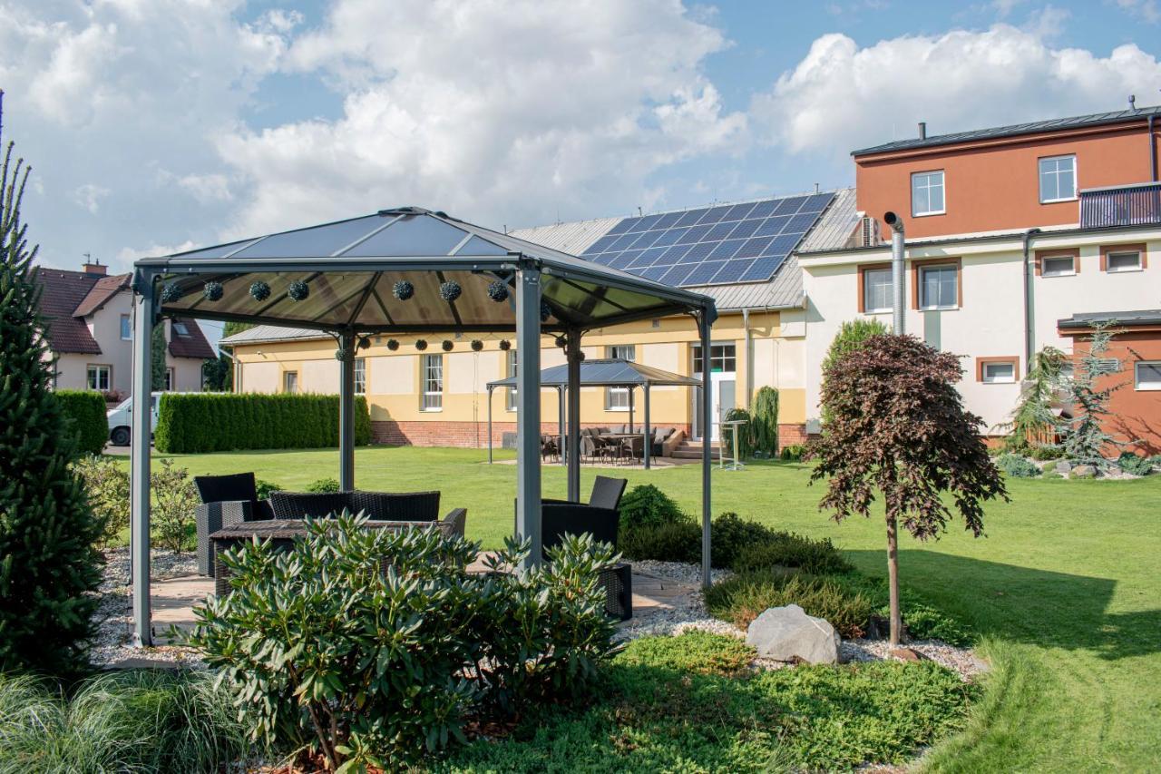 Hostinec A Penzion U Sv. Mikulase Hat Экстерьер фото